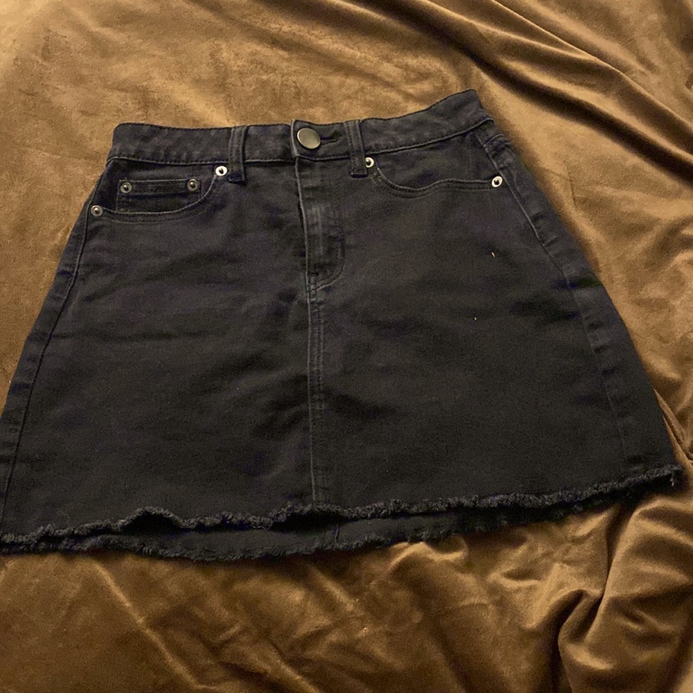 Black mid rise  skirt